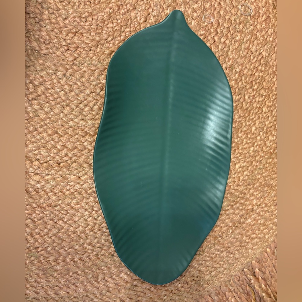 Leaf serving tray